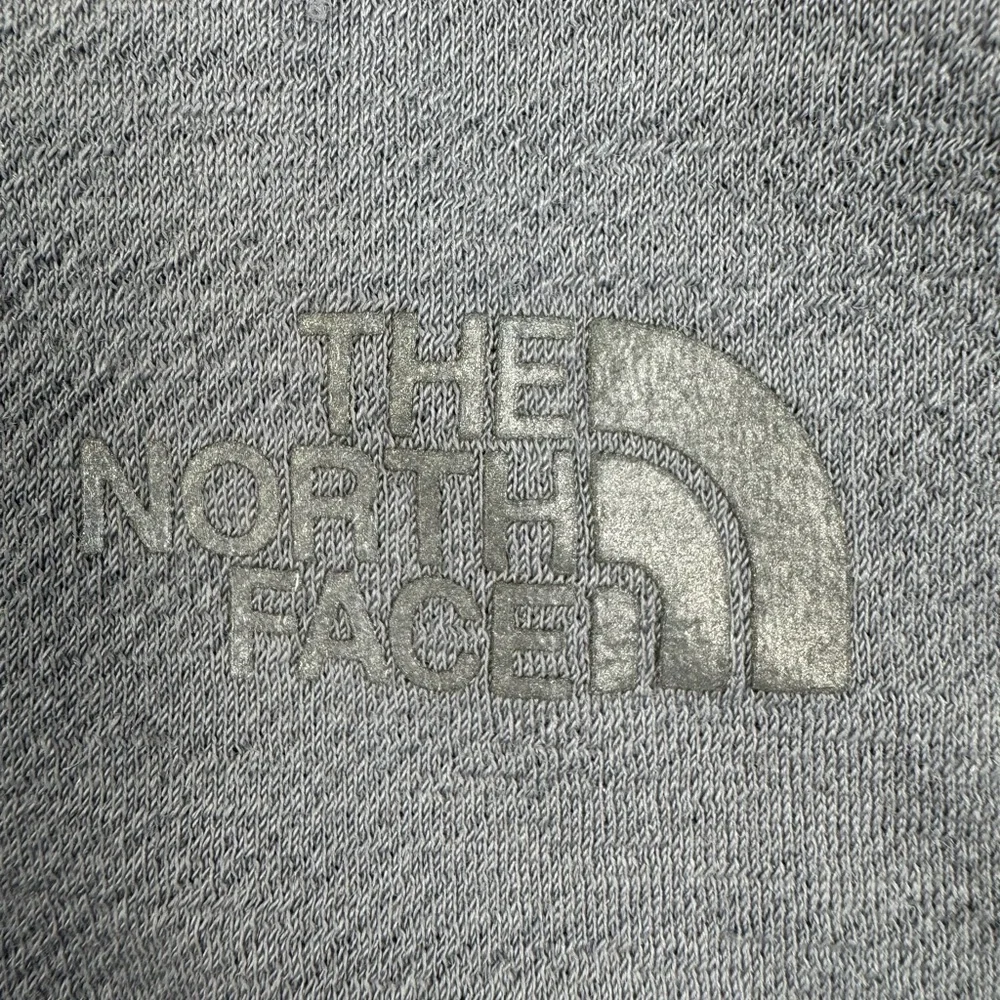The North Face Men's Flight Series Light Gray and Black Long Sleeve Tee large